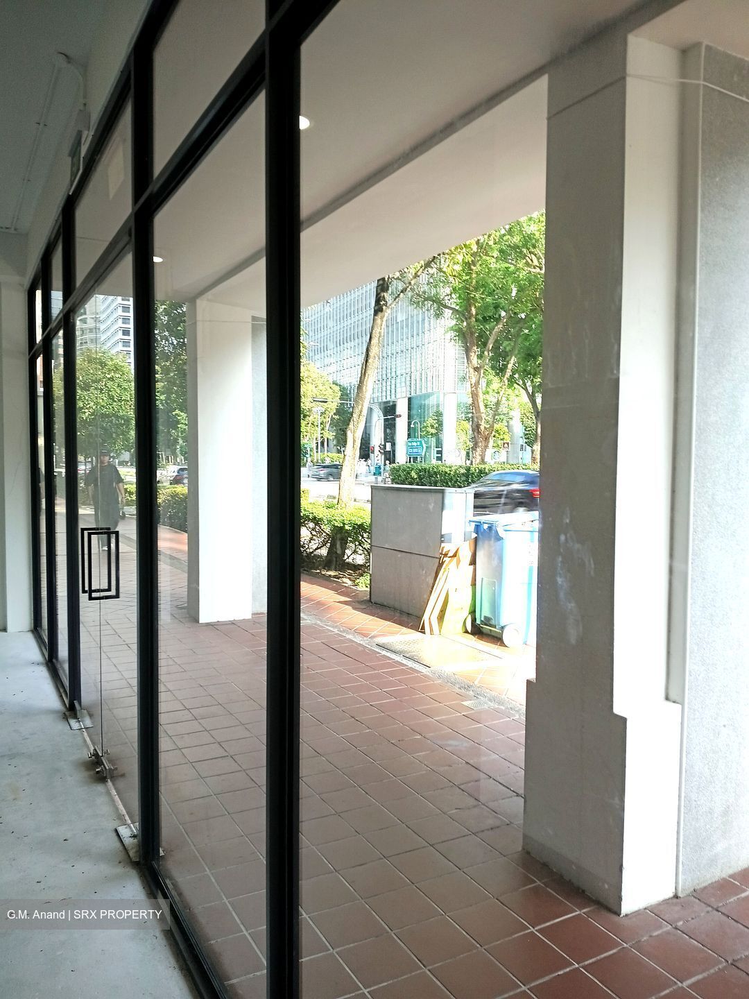 North Canal Road (D1), Retail #589263451